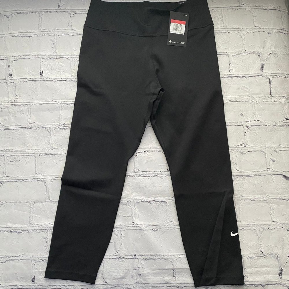 Nike Women's Black Crop Legging